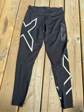 2XU Black Compression Tights- Size small